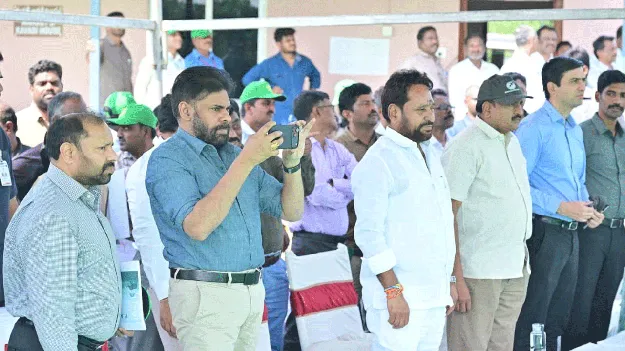 ముసలి మడుగులో రెండు గంటలు