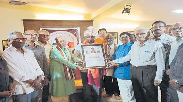 నారాయణరావుకు సీపీ బ్రౌన్‌ స్మారక అవార్డు