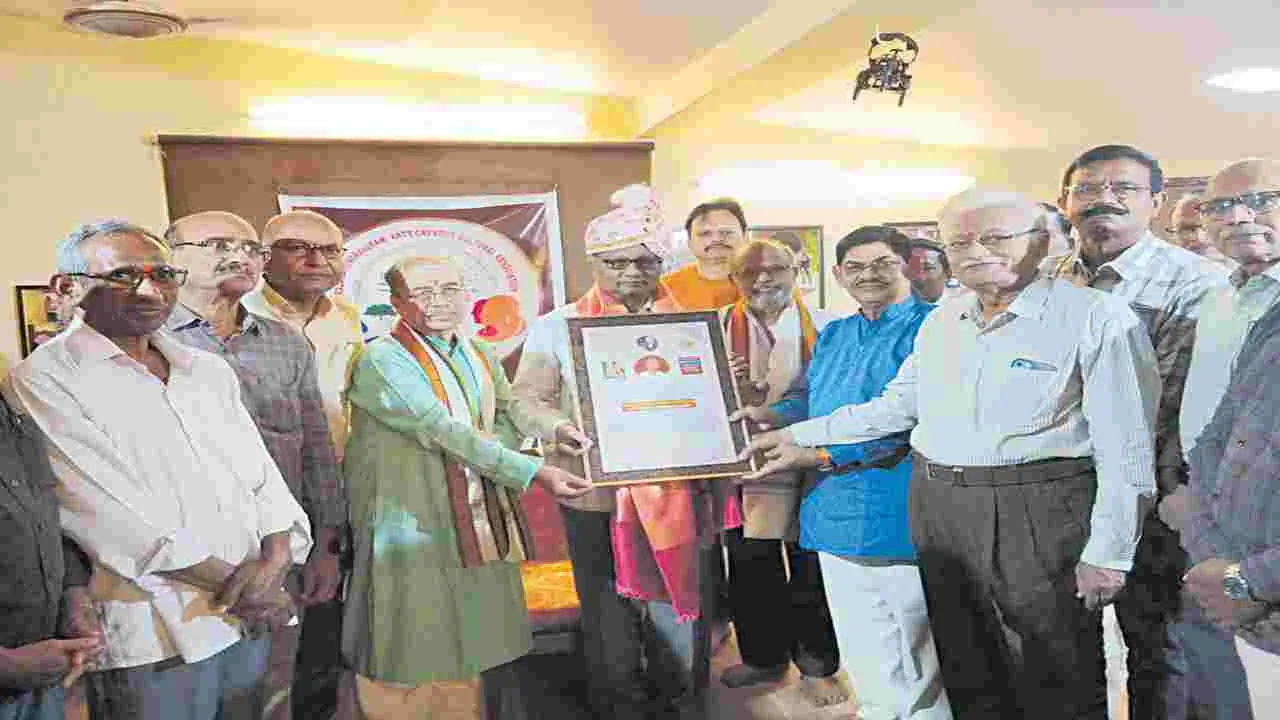 నారాయణరావుకు సీపీ బ్రౌన్‌ స్మారక అవార్డు