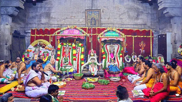 ముక్కంటీశుడికి లక్షార్చన