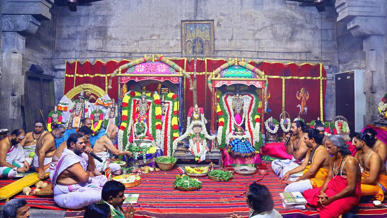 ముక్కంటీశుడికి లక్షార్చన