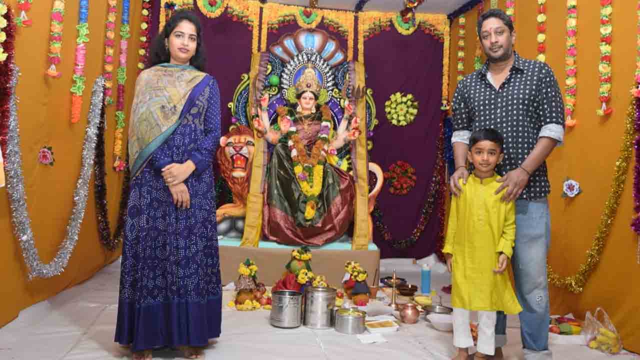 Dasara Celebrations In Andhrajyothi Press Office: దసరా వేడుకలు.. వేమూరి ఆదిత్య దంపతులు ప్రత్యేక పూజలు