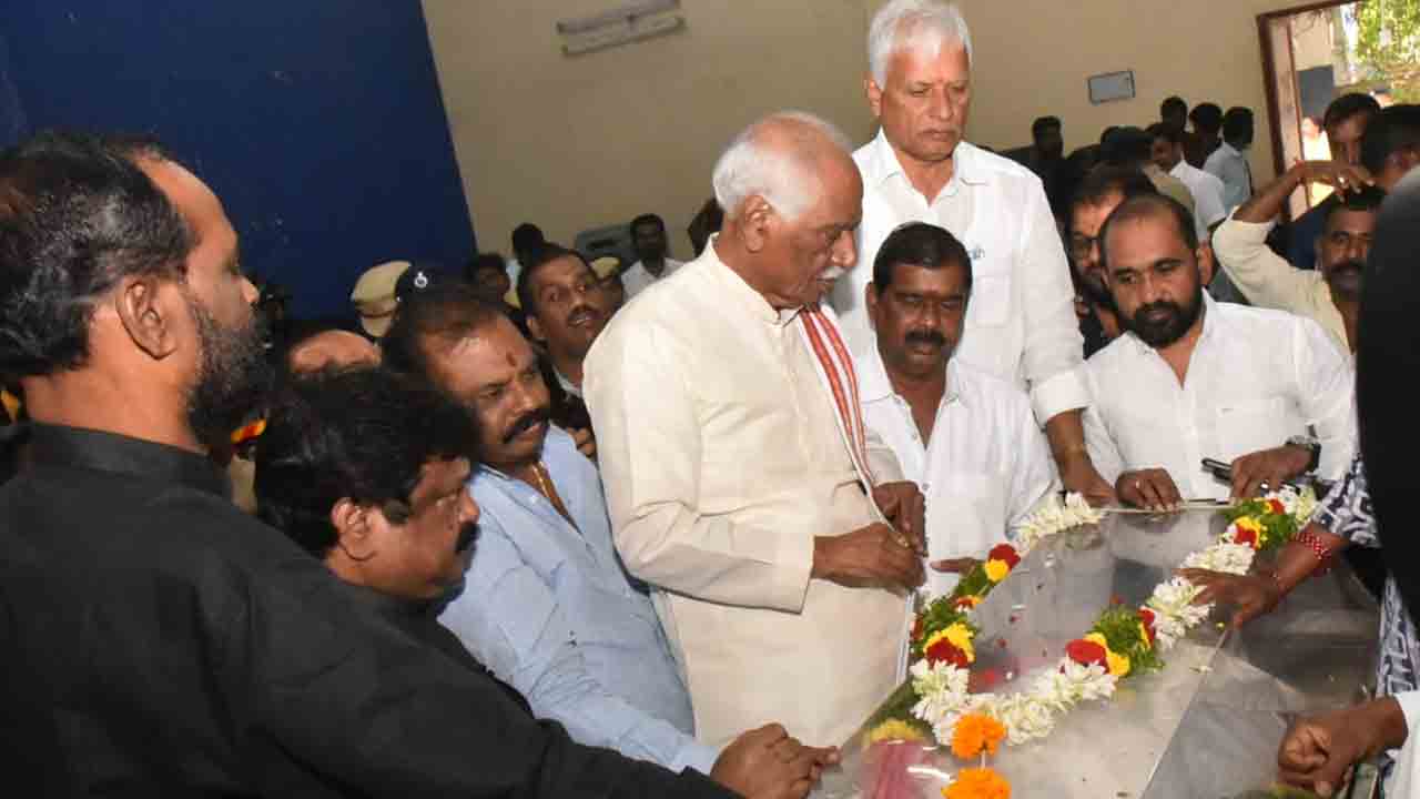 Andesri: ప్రముఖ కవి, రచయిత అందెశ్రీ మృతి.. పలువురు నేతల నివాళి