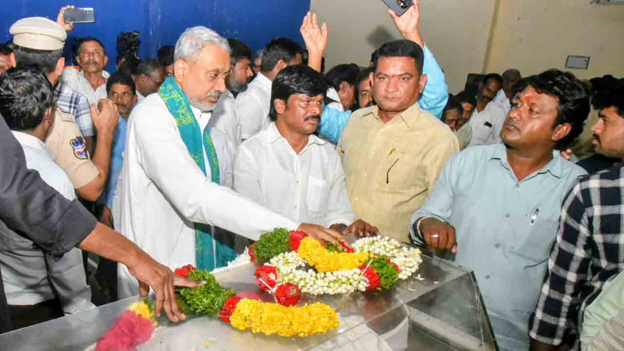 Andesri: ప్రముఖ కవి, రచయిత అందెశ్రీ మృతి.. పలువురు నేతల నివాళి