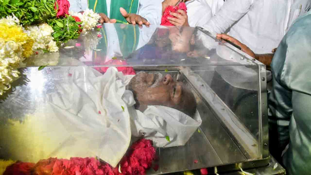 Andesri: ప్రముఖ కవి, రచయిత అందెశ్రీ మృతి.. పలువురు నేతల నివాళి