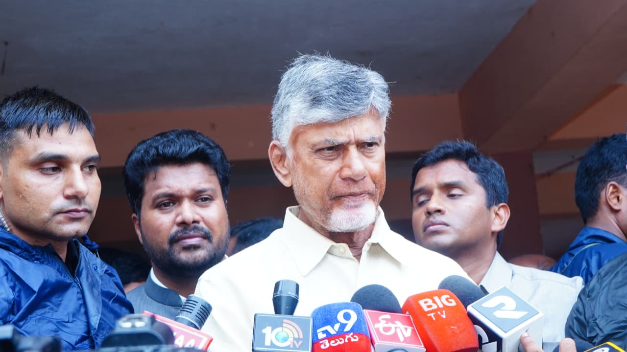 CM Chandrababu: తుఫాన్ బాధితులను పరామర్శించిన సీఎం చంద్రబాబు