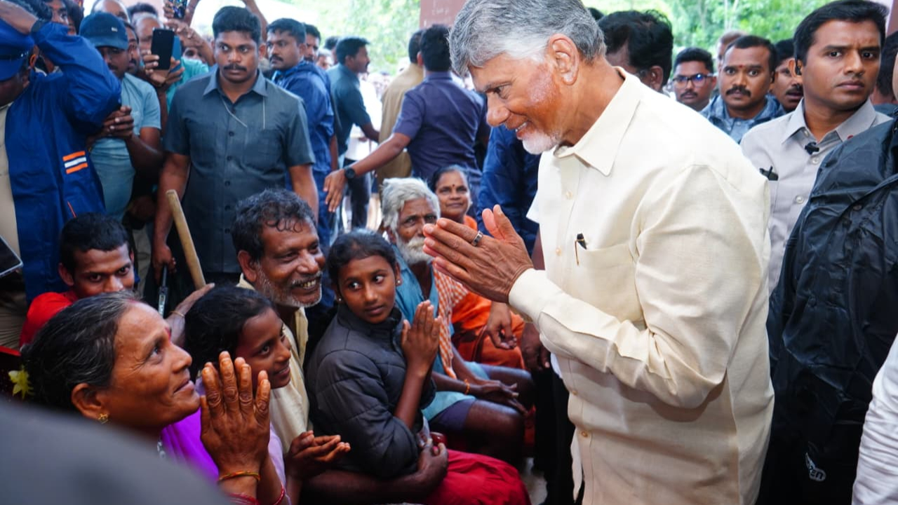 CM Chandrababu: తుఫాన్ బాధితులను పరామర్శించిన సీఎం చంద్రబాబు