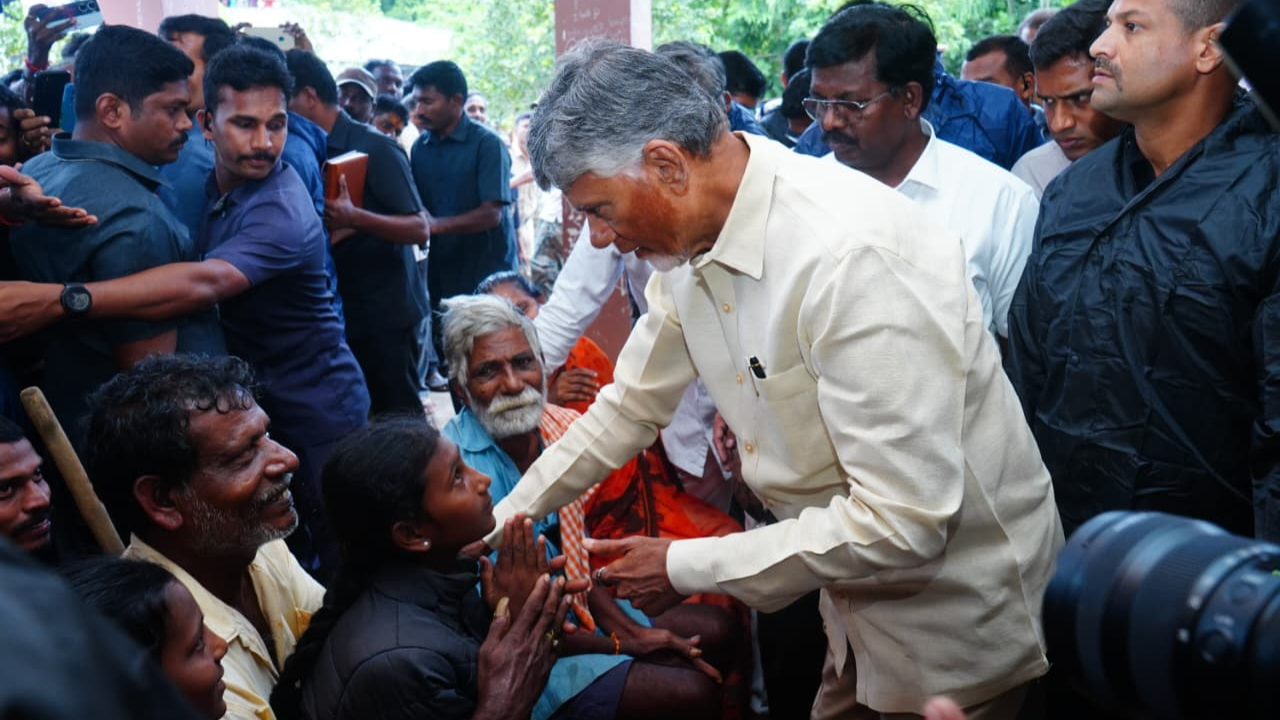 CM Chandrababu: తుఫాన్ బాధితులను పరామర్శించిన సీఎం చంద్రబాబు