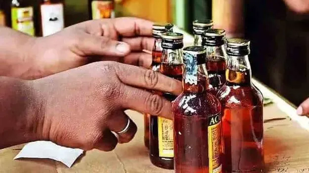 Fake Liquor Case: నకిలీ మద్యం కేసు.. కస్టడీకి నిందితులను ఇస్తూ కోర్టు కీలక ఆదేశాలు