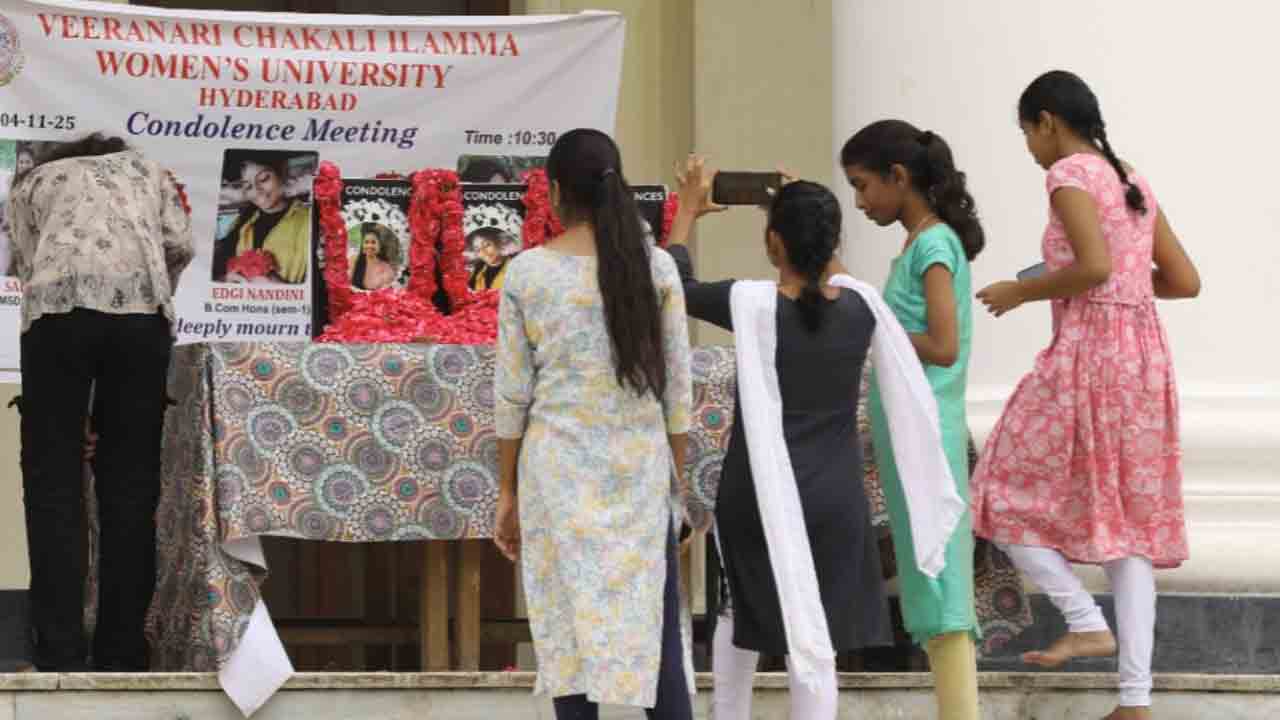 Chevvella Bus Tipper Truck Collision: బస్సును ఢీకొట్టిన టిప్పర్.. మృతి చెందిన విద్యార్థులకు ఘన నివాళి