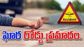 Kamareddy Accident: కామారెడ్డిలో ఘోర రోడ్డు ప్రమాదం.. ముగ్గురు స్పాట్ డెడ్..