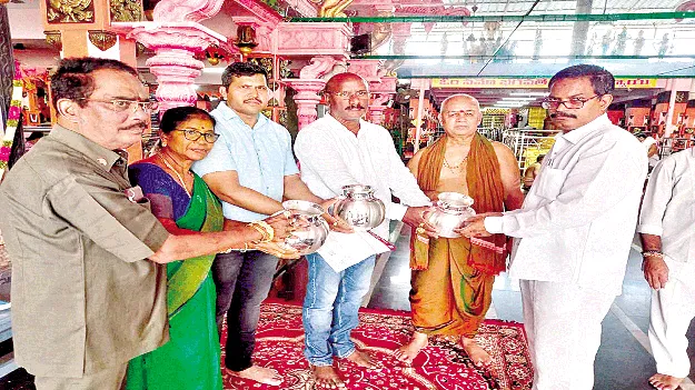 ఆదిత్యుని ఆదాయం రూ.3.50 లక్షలు