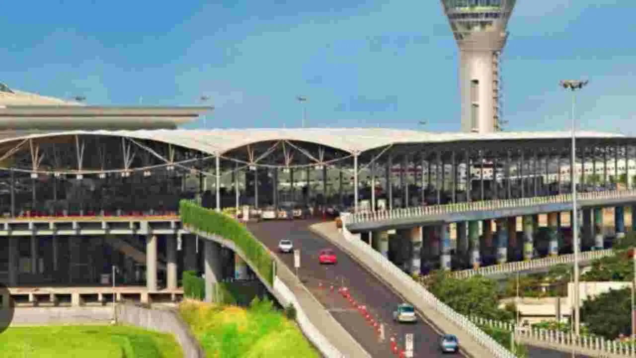 Hyderabad Airport Drug Seizure: 12 కోట్ల  గంజాయి..  మహిళా ప్రయాణికురాలు అరెస్ట్.. 