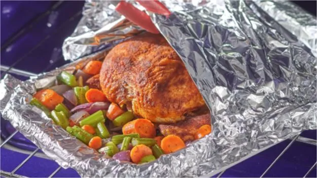 Food in Aluminum Foil: అల్యూమినియం ఫాయిల్‌లో ప్యాక్ చేసిన ఫుడ్ తింటున్నారా? ఈ షాకింగ్ విషయాలు తెలుసుకోండి.!