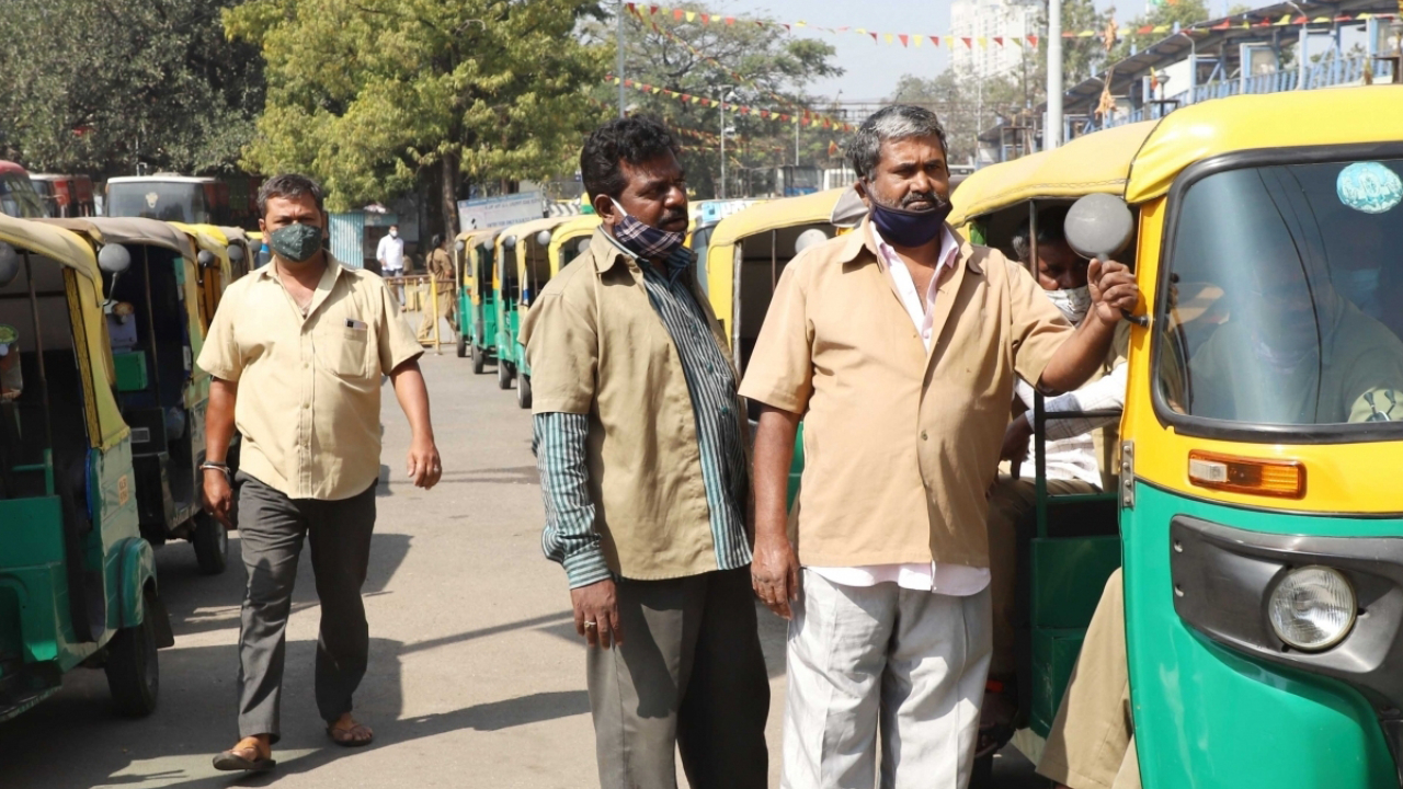 KTR Travels By Auto: ఆటోలో ప్రయాణించిన కేటీఆర్  