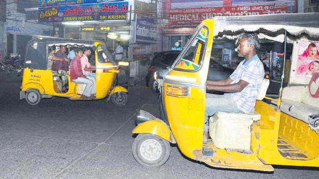 ఆటో డ్రైవర్లకు రూ.15వేలు