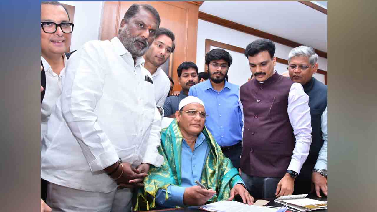 Azharuddin: తెలంగాణ మంత్రిగా బాధ్యతలు స్వీకరించిన అజారుద్దీన్