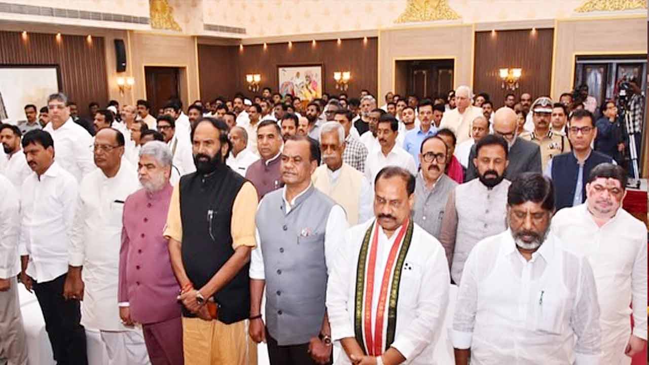 Azharuddin: తెలంగాణ మంత్రిగా అజారుద్దీన్ ప్రమాణ స్వీకారం 