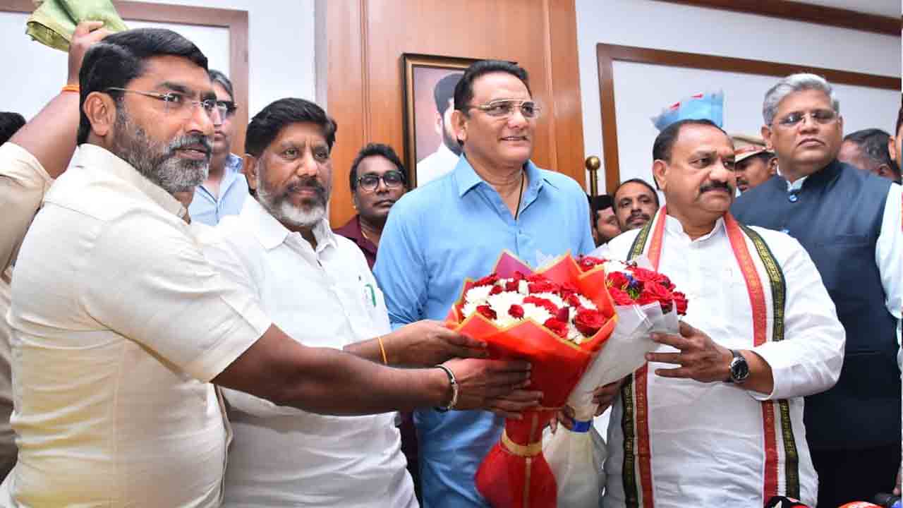 Azharuddin: తెలంగాణ మంత్రిగా బాధ్యతలు స్వీకరించిన అజారుద్దీన్