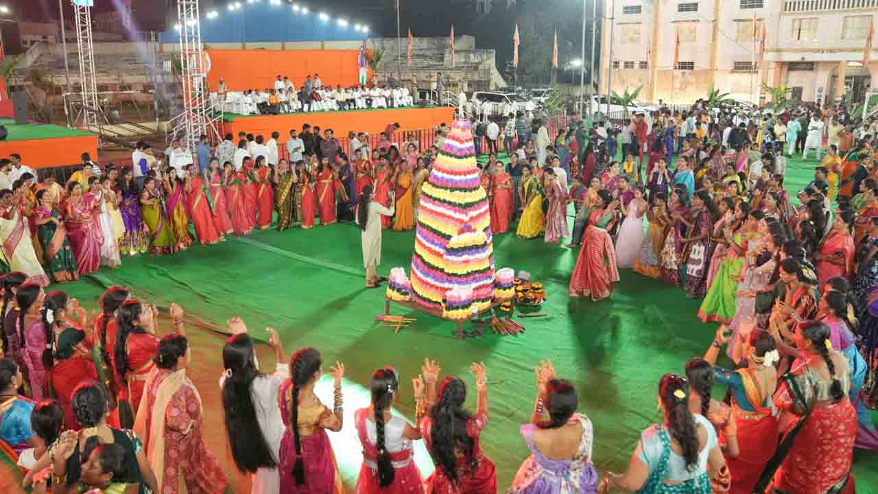 Kishan Reddy: బతుకమ్మ వేడుకల్లో పాల్గొన్న కేంద్రమంత్రి కిషన్‌రెడ్డి