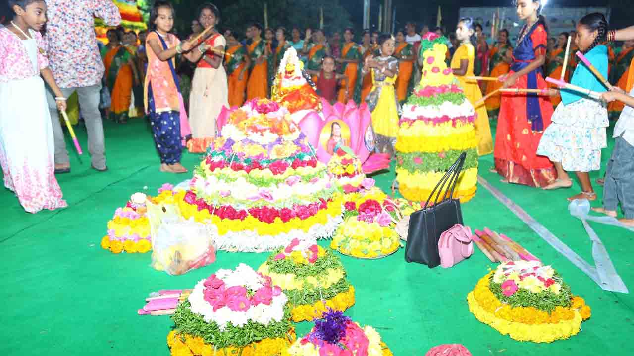 Kishan Reddy: బతుకమ్మ వేడుకల్లో పాల్గొన్న కేంద్రమంత్రి కిషన్‌రెడ్డి