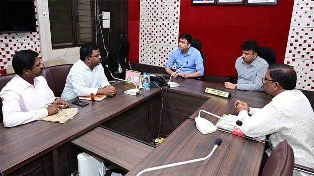 పునరావాస కేంద్రాలు ఏర్పాటు చేయండి