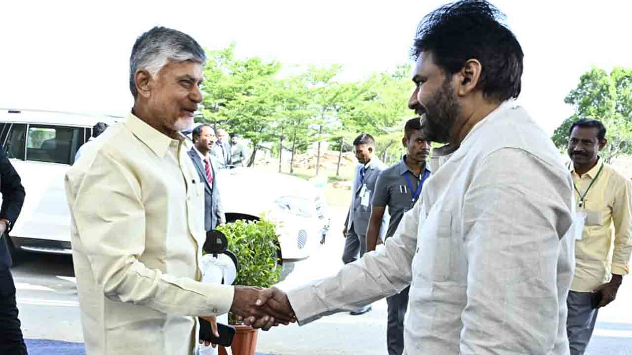 PM Modi Tour in Kurnool: కర్నూలు ఎయిర్ పోర్ట్‌‌లో గవర్నర్, సీఎం, డిప్యూటీ సీఎం 