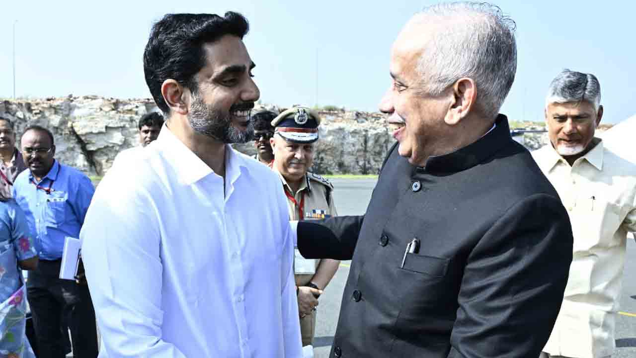 PM Modi Tour in Kurnool: కర్నూలు ఎయిర్ పోర్ట్‌‌లో గవర్నర్, సీఎం, డిప్యూటీ సీఎం 