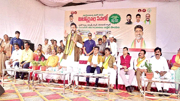 ఆటోడ్రైవర్ల సేవలో..