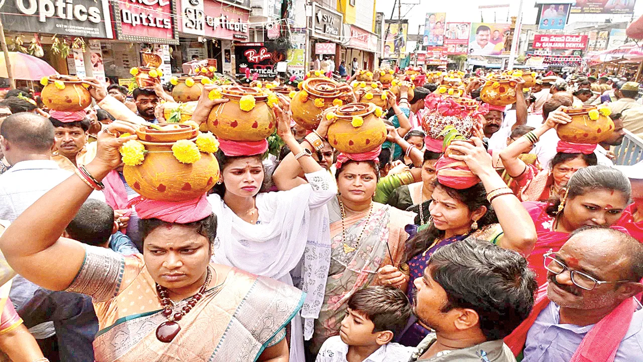 Traditionally toolellu సంప్రదాయబద్ధంగా తొలేళ్లు