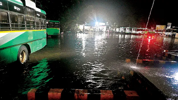 తుఫాన్‌.. అలజడి