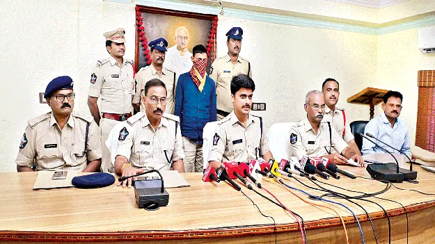 10 తులాల బంగారం రికవరీ