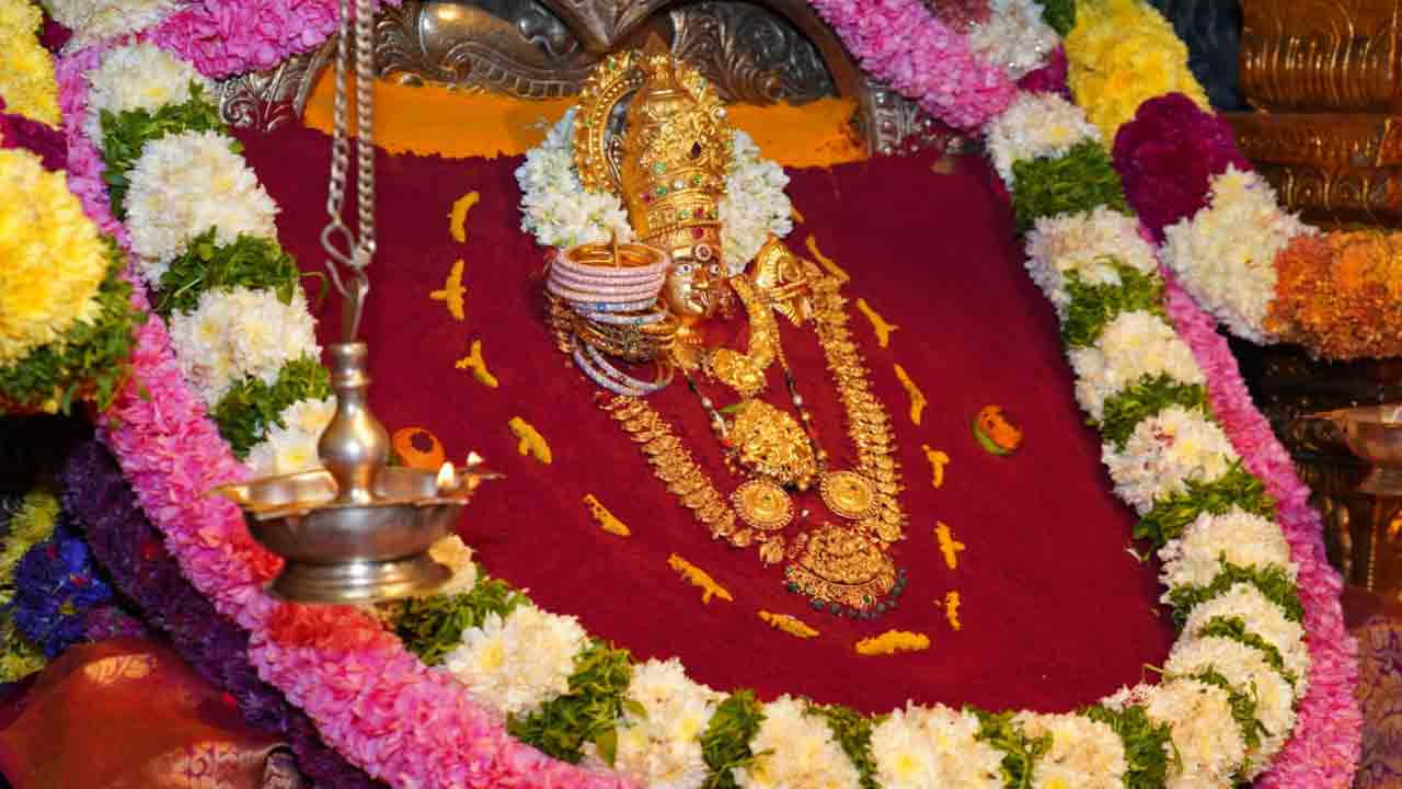 Mangala Gowri Alankaram: దేవీ నవరాత్రులు.. మంగళ గౌరీ అలంకరణలో బల్కంపేట ఎల్లమ్మ