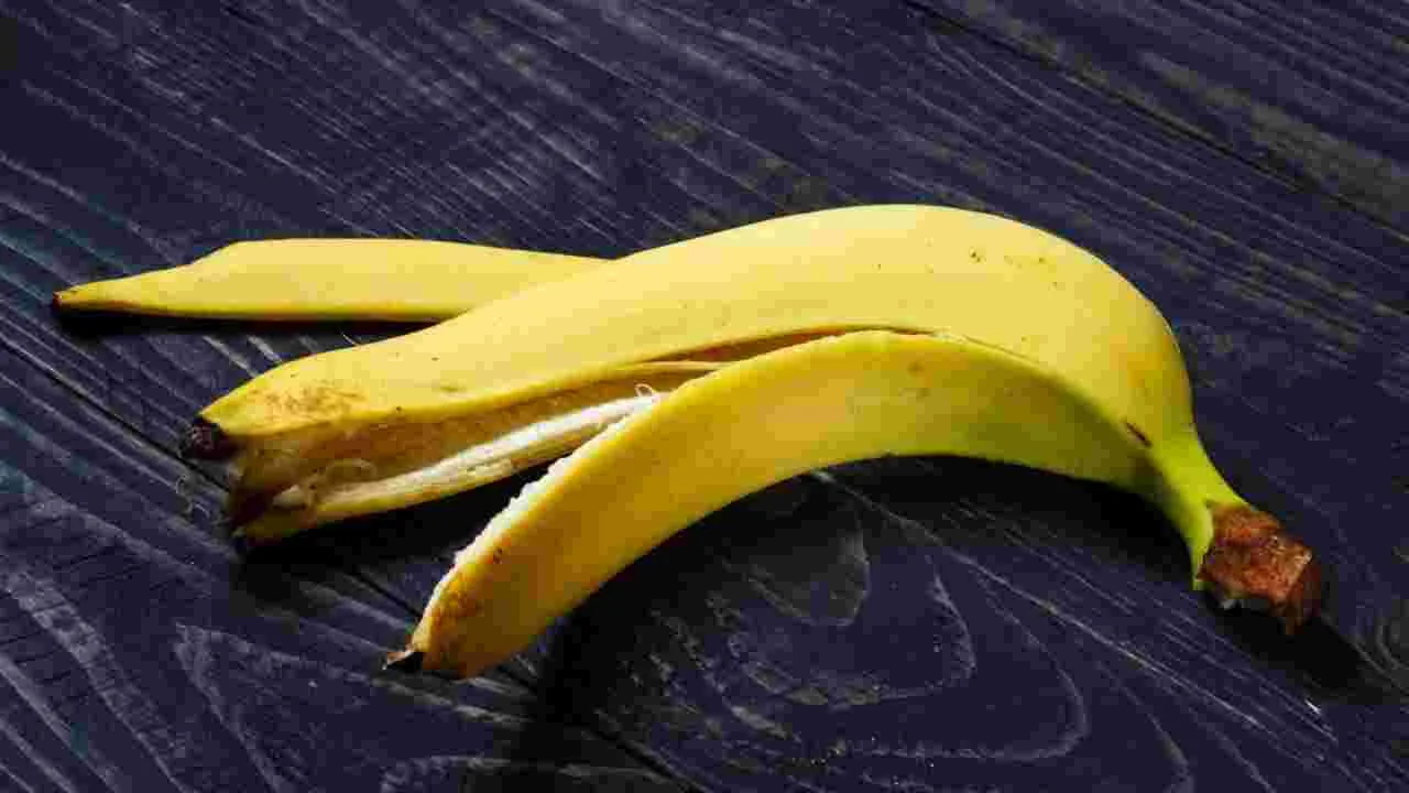Uses of Banana Peel: అరటి తొక్కలను ఇలా వాడితే అద్భుతమైన ఫలితాలు