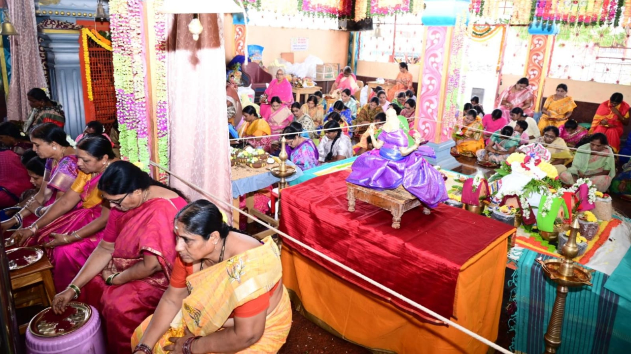 Wanaparthy: వనపర్తిలో ఘనంగా ప్రారంభమైన నవరాత్రి ఉత్సవాలు