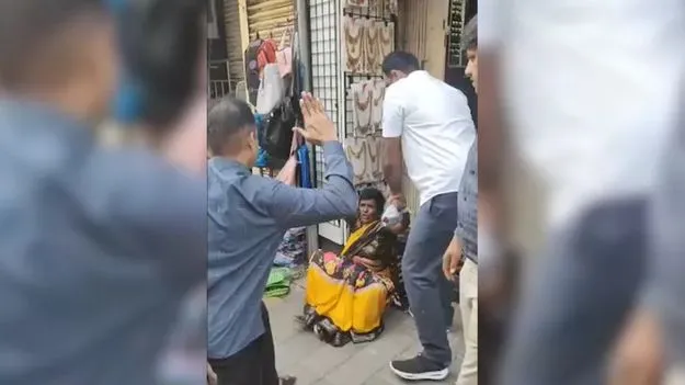 Bengaluru Saree Theft: చీరలు దొంగిలించిన మహిళపై వ్యాపారి దాడి.. నిందితుడి అరెస్టు 