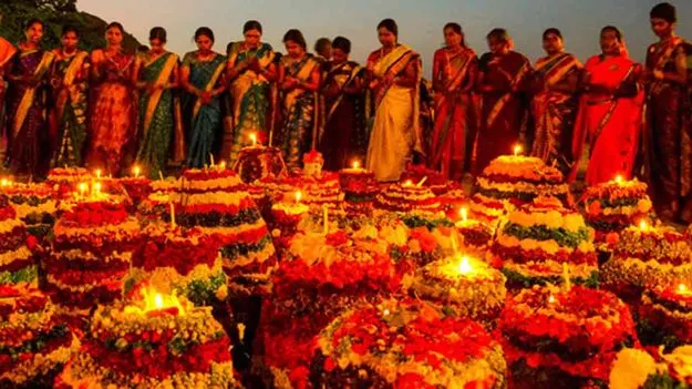 Secrates Behind Batukamma Festival: బతుకమ్మ వెనుక ఇంత ఆరోగ్యం ఉందా..?