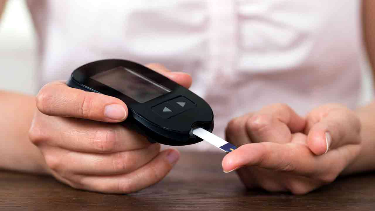 Health Tips: దానిమ్మ పండ్లు తిన్న తర్వాత.. తొక్కలు పడేస్తున్నారా.. ఈ విషయాలు తెలిస్తే.. 