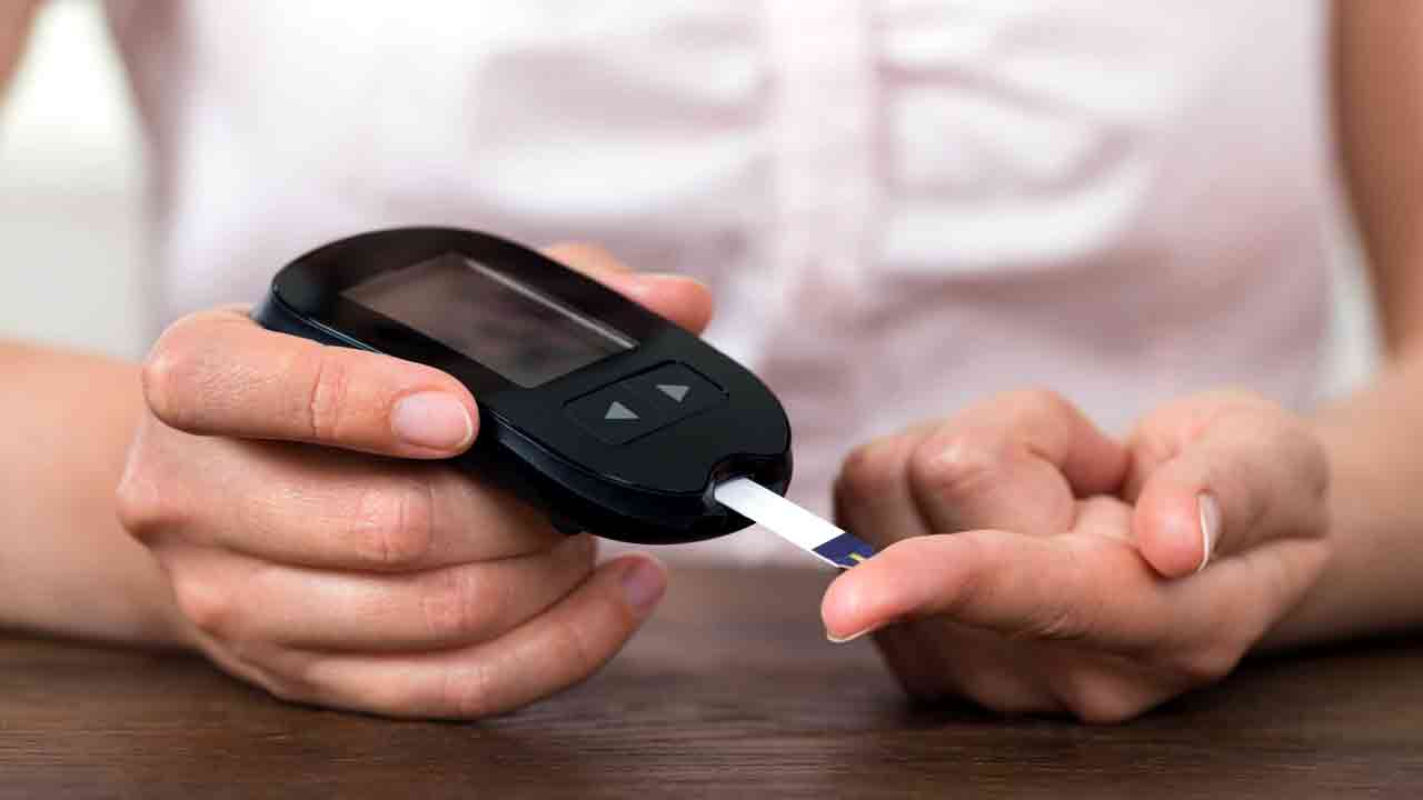 Health Tips: రక్తంలో చక్కెర స్థాయిలను అదుపులో ఉంచే.. 6 సహజ పదార్థాలివే.. 