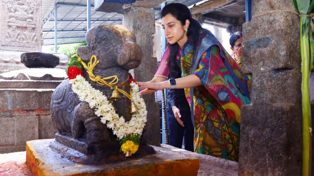 Nara Brahmani : శ్రీకాళహస్తి ఆలయంలో స్వామి, అమ్మవార్లను నేను, మా దేవాన్ష్ దర్శించుకున్నాం: నారా బ్రాహ్మణి