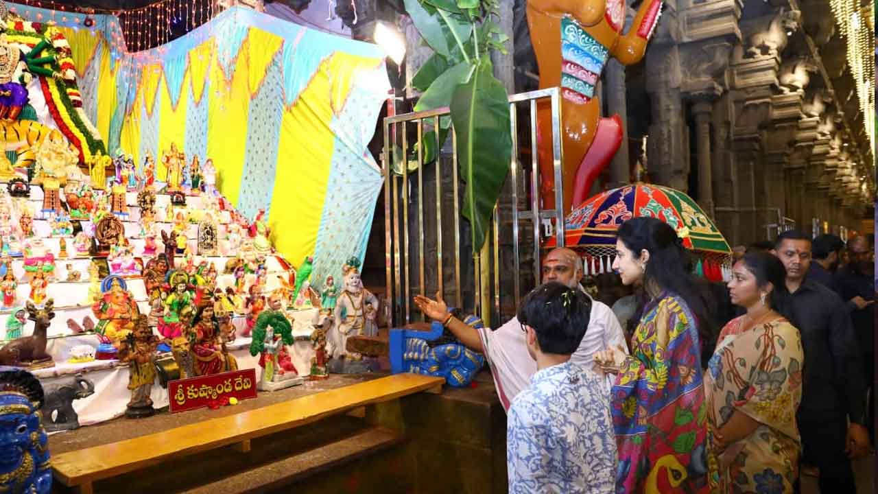 Nara Brahmani : శ్రీకాళహస్తి ఆలయంలో స్వామి, అమ్మవార్లను నేను, మా దేవాన్ష్ దర్శించుకున్నాం: నారా బ్రాహ్మణి