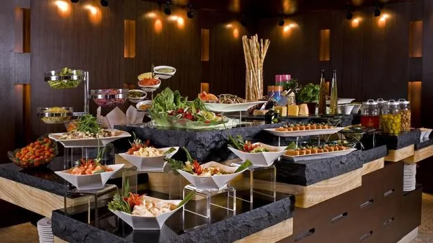 Etiquette Issues: భారతీయులను స్విట్జర్‌ల్యాండ్ హోటల్ ఇలా అనేసరికి నేను హర్ట్ అయ్యా.. ఓ డాక్టర్ ఆవేదన