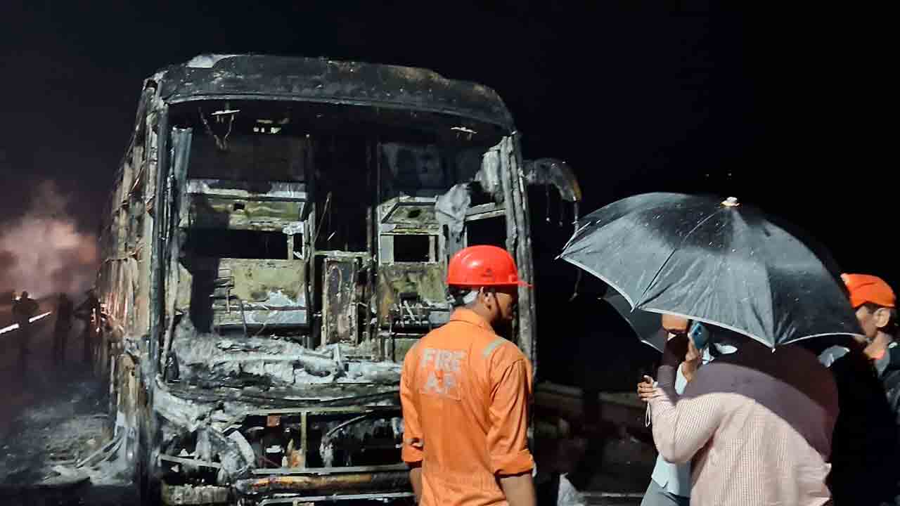 Hyderabad - Bangalore Bus Fire Accident: బస్సు దగ్ధం.. 20 మందికిపైగా సజీవ దహనం 
