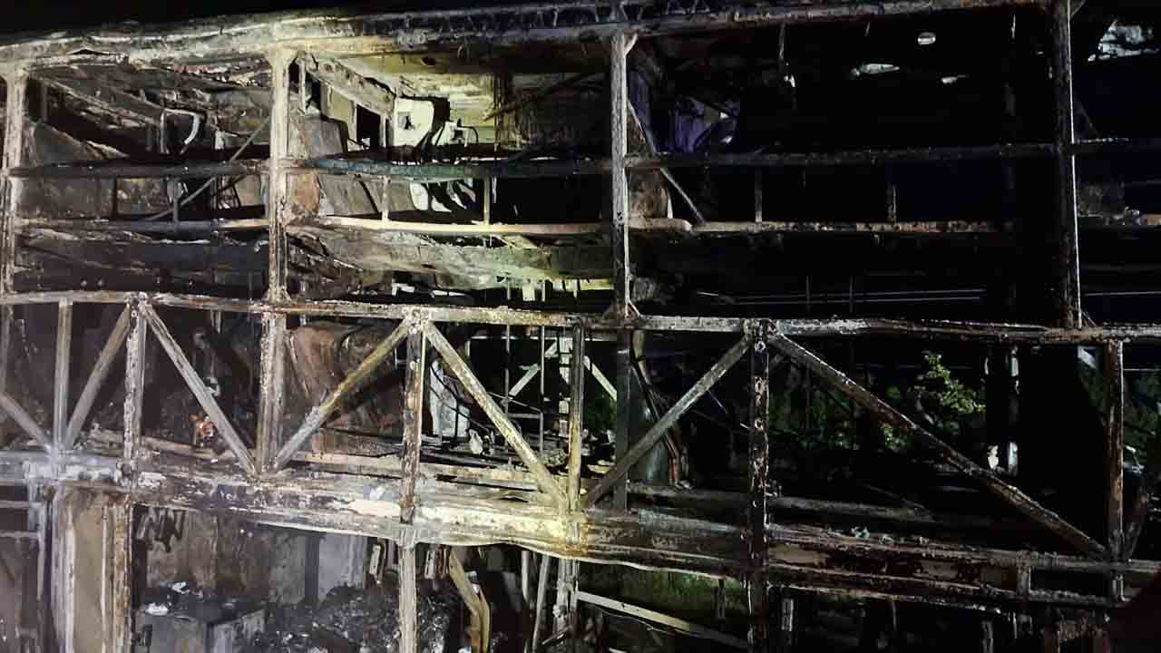 Hyderabad - Bangalore Bus Fire Accident: బస్సు దగ్ధం.. 20 మందికిపైగా సజీవ దహనం 