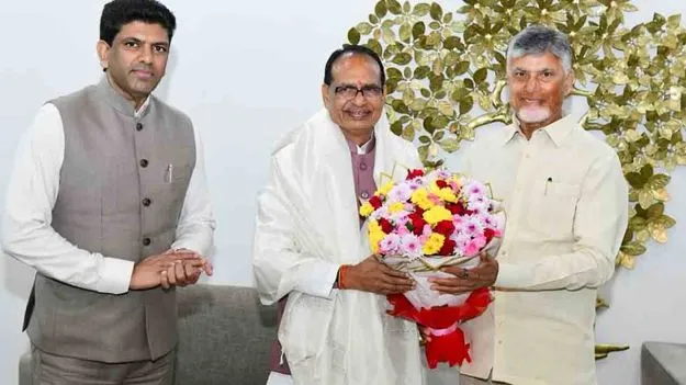 CM Chandrababu: సీఎంతో కేంద్ర మంత్రి భేటీ.. మొంథా తుఫాన్‌పై చర్చ