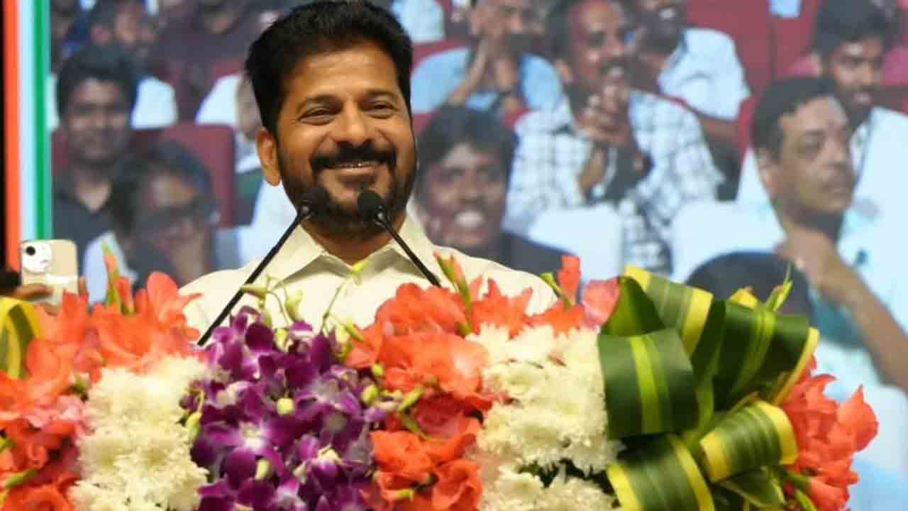 CM Revanth Reddy: గ్రూప్ -2  అభ్యర్థులకు ఉద్యోగ నియామక పత్రాలు అందజేసిన సీఎం రేవంత్‌రెడ్డి