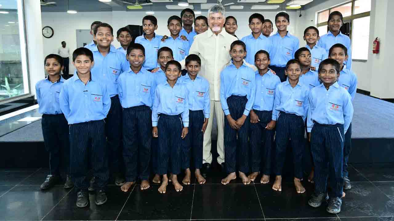 Chandrababu Naidu In Nandagokulam: నందగోకులంలో సీఎం చంద్రబాబు.. 