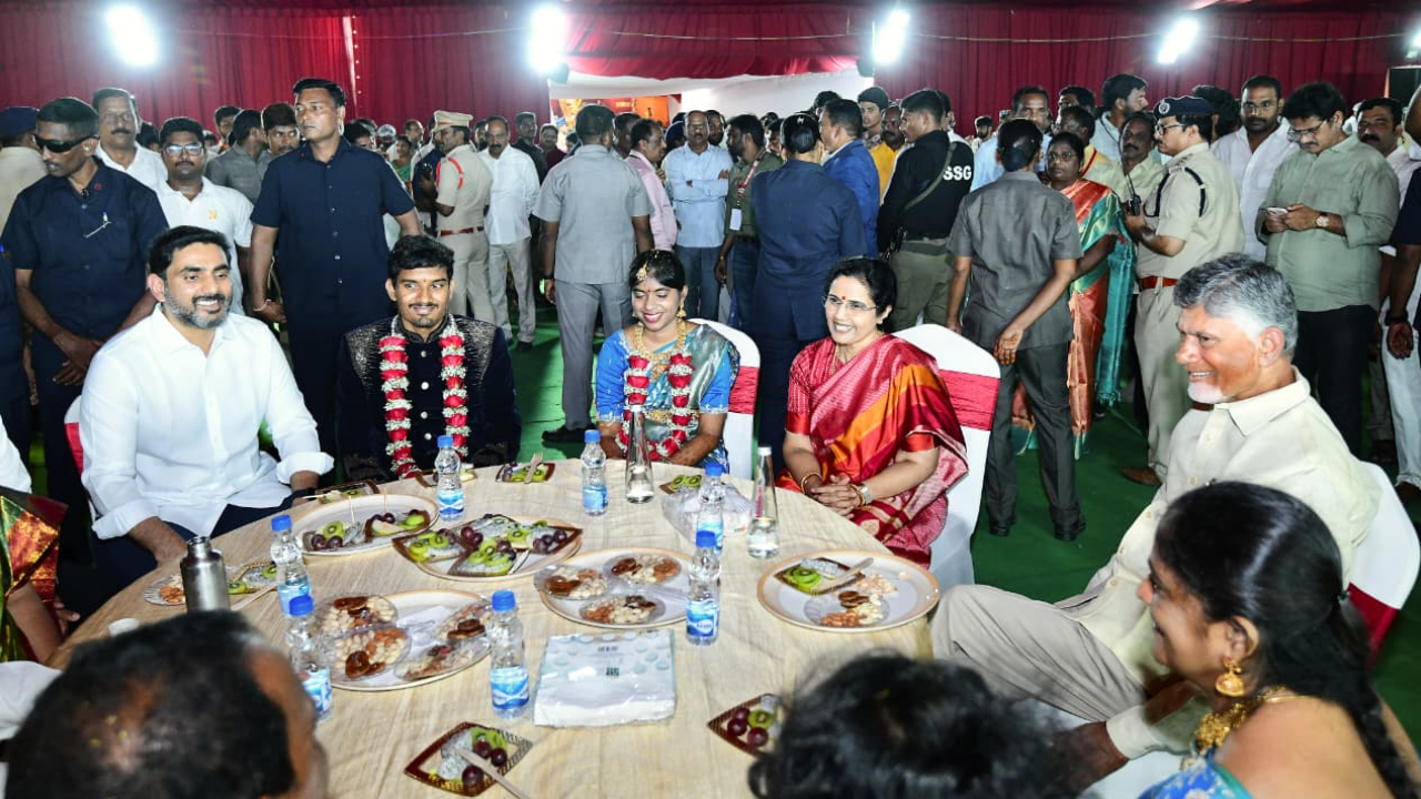 Ramanayudu Daughter Wedding: మంత్రి నిమ్మల కుమార్తె శ్రీజ వివాహానికి హాజరైన సీఎం చంద్రబాబు దంపతులు