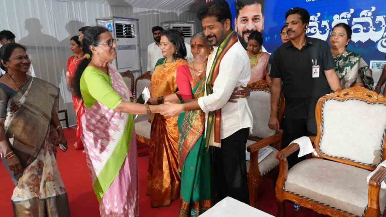 Bathukamma Kunta: అంగరంగ వైభవంగా బతుకమ్మ కుంట ప్రారంభోత్సవం