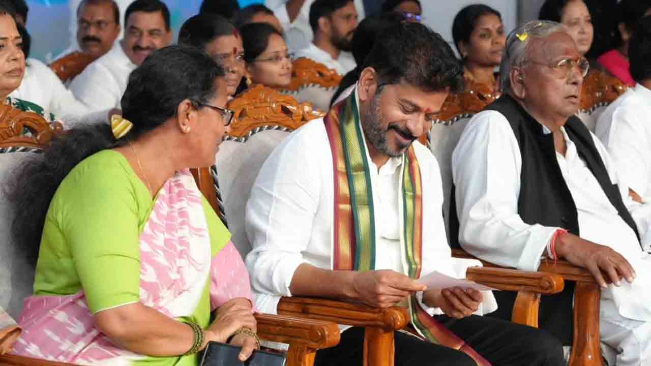 Bathukamma Kunta: అంగరంగ వైభవంగా బతుకమ్మ కుంట ప్రారంభోత్సవం